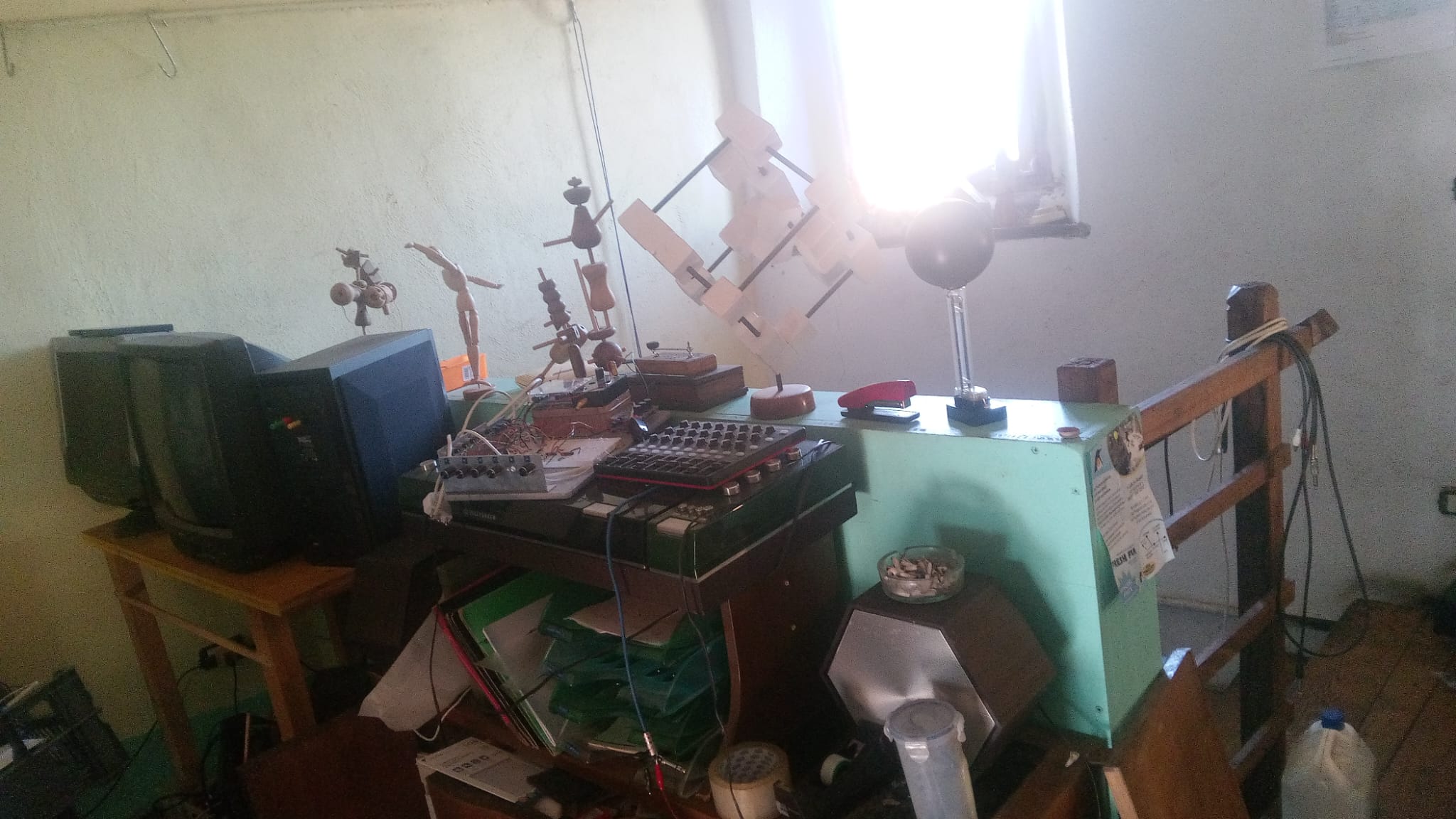 a view of my office featuring confusing things